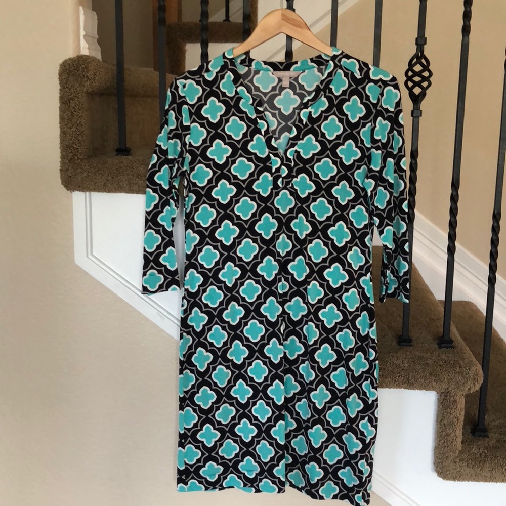 Gorgeous teal and black shift dress!